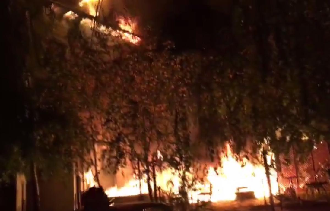 Incendiu puternic izbucnit la un hotel din Timișoara. 9 persoane au fost evacuate