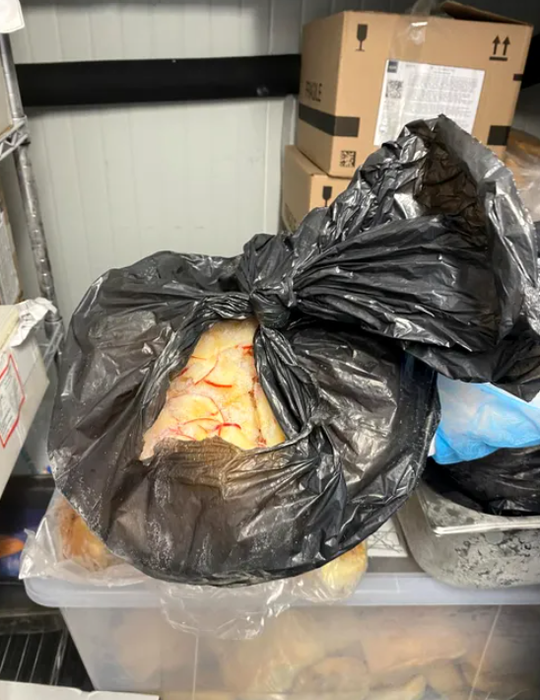 British School of Bucharest, prima reacție după ce ANSVSA a confiscat 60 de kg de alimente expirate: „Au fost păstrate într-un congelator!