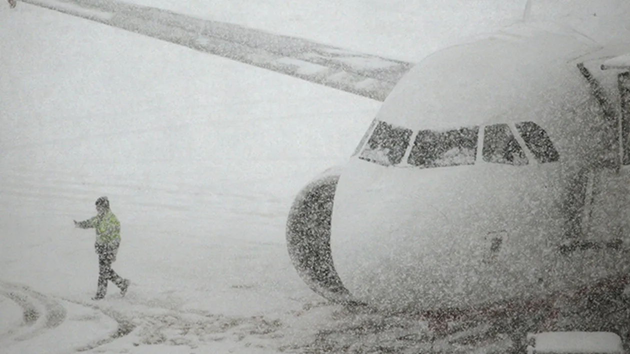 Intarzieri pe Aeroportul Henri Coanda la decolarea unor curse, din cauza operatiunilor de degivrare