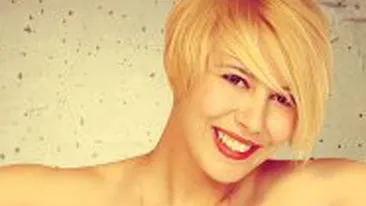 Sore Mihalache din Pariu cu viata a renuntat la haine! Uite cum isi promoveaza noua melodie pe internet