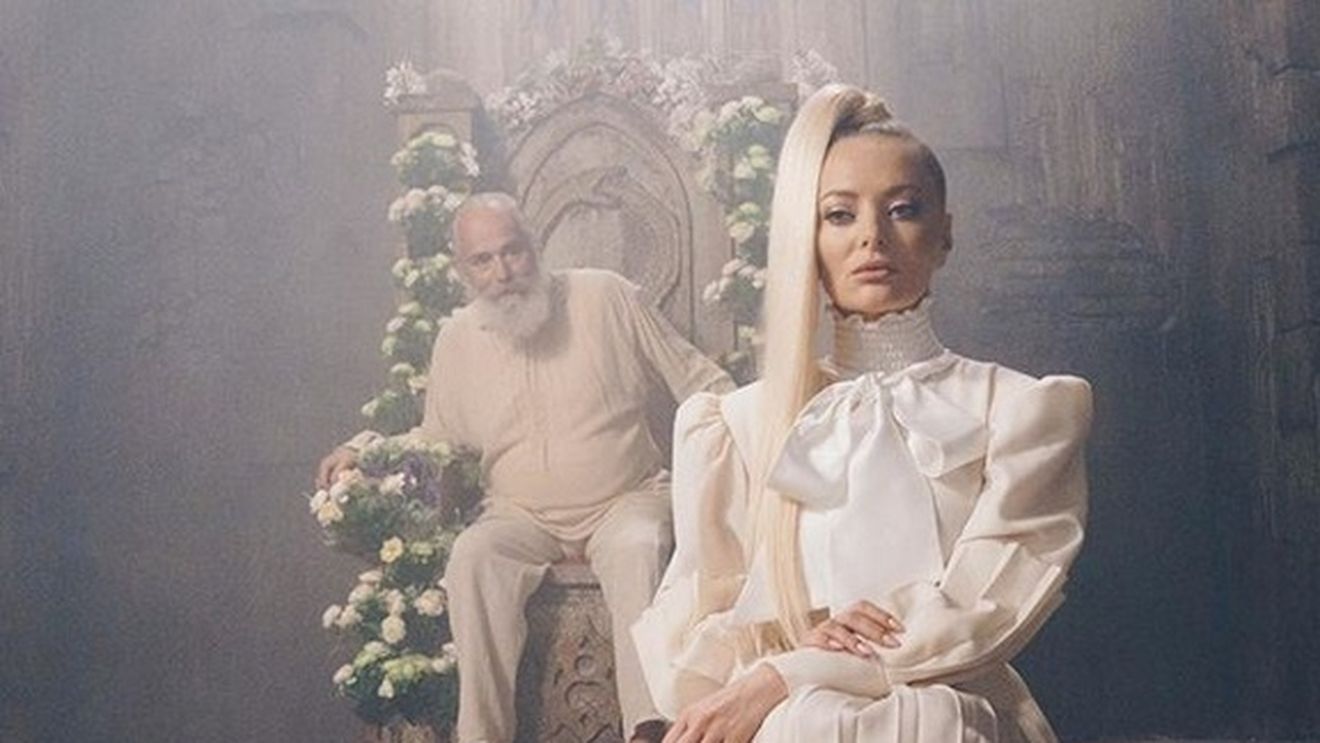 Delia, la filmări cu tatăl ei?! ”De ce ai poză cu Moş Crăciun în pijamale?” Răspunsul artistei i-a lăsat fără cuvinte pe fani