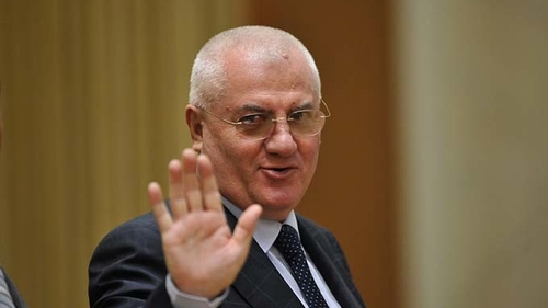 DUMITRU DRAGOMIR, singur şi supărat la Mamaia!