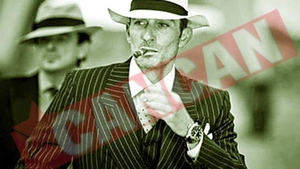 Primarul Constantei in rol de James Bond