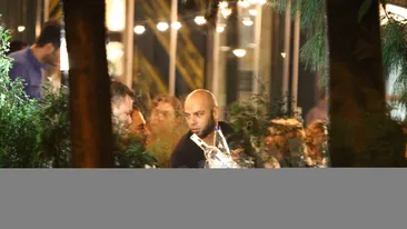 Giani Kirita a iesit cu tovarasii la un vin alb! UIte-l pe fostul fotbalist cum pufaie din trabuc!