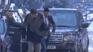 IMAGINILE CARE VOR DA FOC FOTBALULUI DIN ROMÂNIA! CANCAN.ro a filmat o ÎNTÂLNIRE SECRETĂ la o zi după ce Piţurcă a anunţat că susţine Armata în războiul cu Becali. Şi-au făcut planul ca să-i ia Steaua lui Gigi?!
