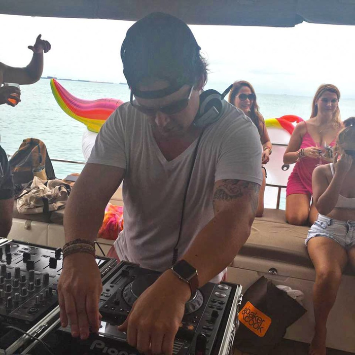 Un Dj celebru a murit în timp ce se afla în vacanță în Bali. A sărit în ajutorul unei prietene