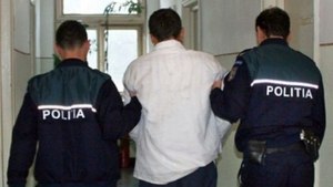 Poliţist atacat cu sabia, în Arad. De la ce a pornit totul
