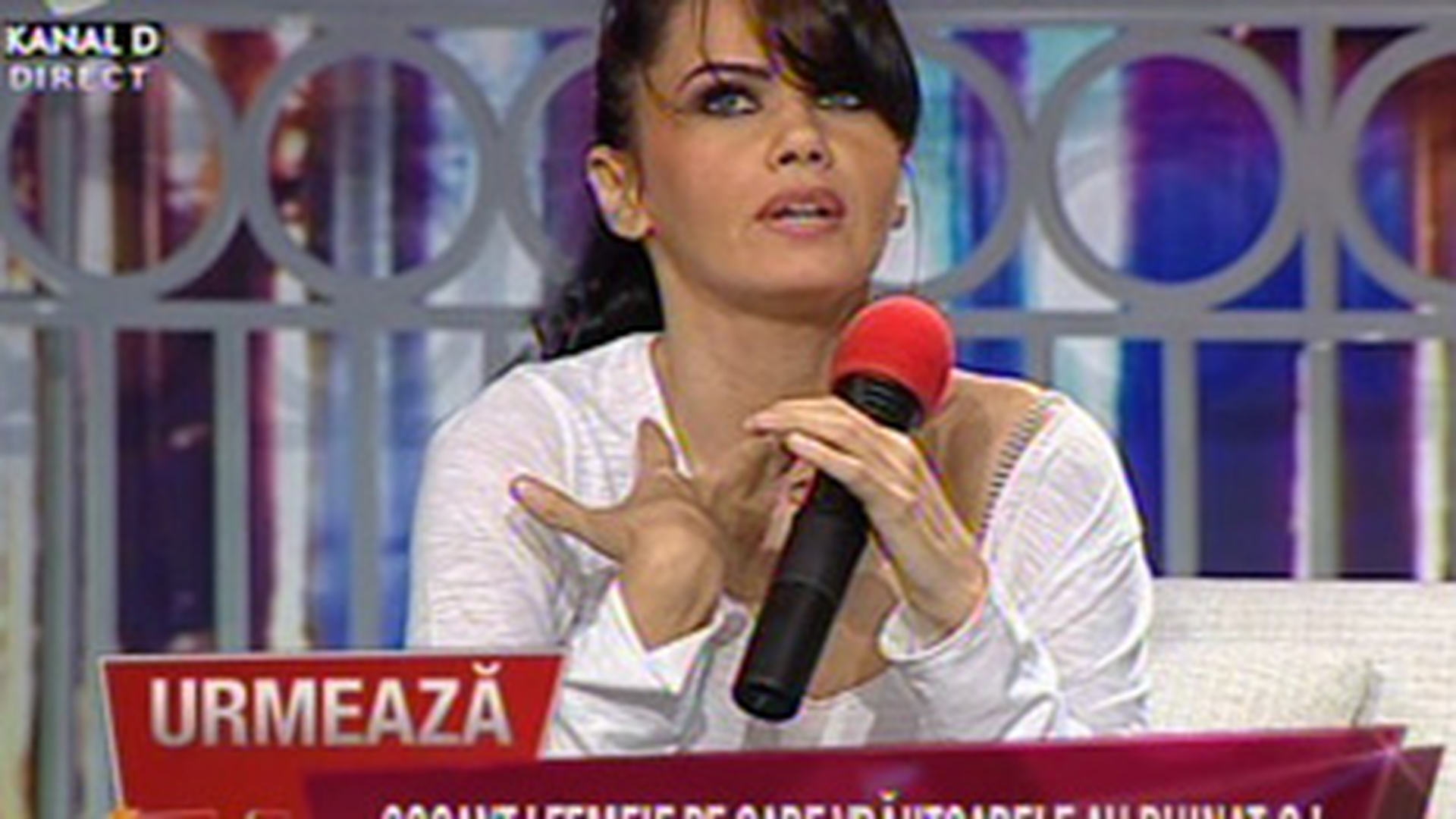 Zavoranca face misto de ineptiile vrajitoarelor: "M-am iubit cu fiul Bratarei prin Hawaii, m-a sarutat, si ce saruturi... pe gat, peste tot"
