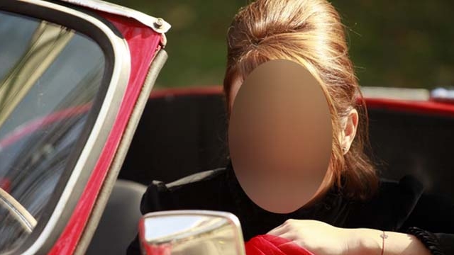 O cunoscuta actrita din Romania a ajuns sa faca haine din fete de masa! Cum arata creatiile sale