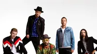 Zeci de fani Backstreet Boys, răniţi la un concert al trupei, după ce o schelă de metal a fost doborâtă de vânt! VIDEO