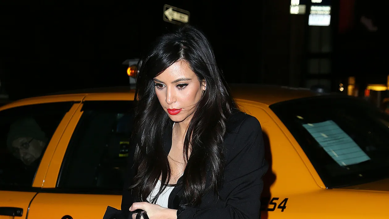 Socant! Desi este insarcinata, Kim Kardashian poarta tocuri de 12 centimetri! Vezi imaginile care dovedesc acest lucru