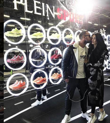 Cum l-a aşteptat ANDREEA SASU pe iubitul ei, PHILIPP PLEIN, de ziua lui! Fotografia din dormitor a stârnit imaginaţia bărbaţilor