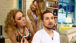 "Mirositi ca o scrumiera cu apa in birt!" Roxana Ionescu si Flavia, UMILITE in direct!