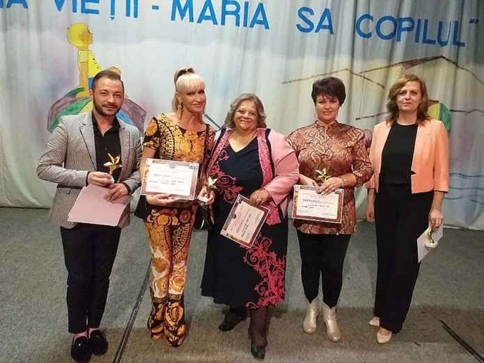 Simona Florescu Dichiseanu, alături de colegii din juriu, la festivalul concurs ”Stea pe portativ”