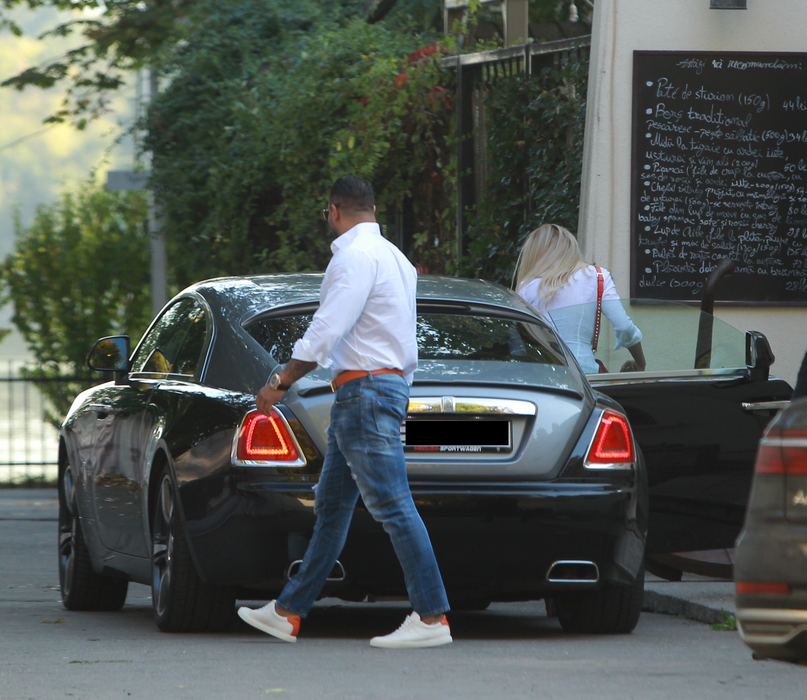Alex Bodi și Bianca Drăgușanu s-au relaxat într-un  restaurant din Herăstrău