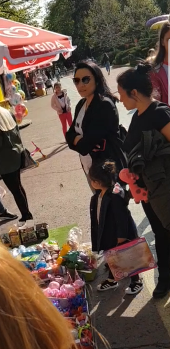 Da, se vede cu ochiul liber, Andra nu este însărcinată