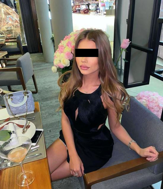 Puștoaica pe care ar fi sedus-o milionarul C.B. ar fi gata de răzbunare