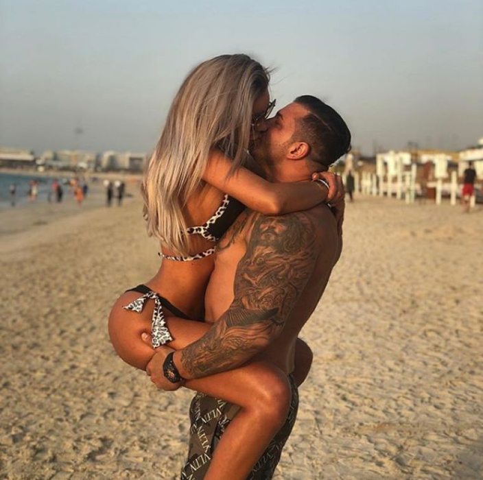 Bianca Drăgușanu și Alex Bodi, sărut pasional pe o plajă din Dubai