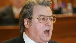 C.V. Tudor: "L-au vanat pe Becali ca pe o fiara. E o rusine pentru justitie. Daca ramanea cu mine, nu se atingea nimeni de el"