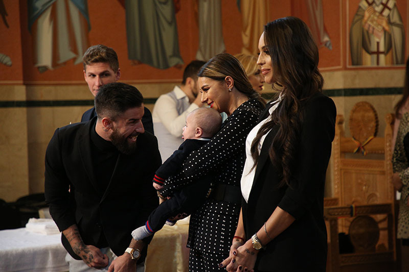 EXCLUSIV. Reghe şi Anamaria Prodan nu s-au uitat la bani! Ce sumă au pus naşii în plic la botezul fiului fotbalistului Gabi Enache!