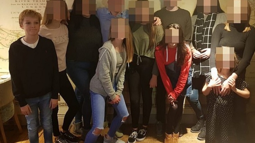 Un băiat de 14 ani s-a sinucis după ce colegii au râs de el. Ce s-a întâmplat la înmormântarea lui