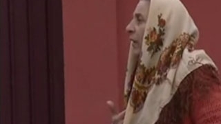 VIDEO Locuinta vrajitoarei Bratara, perchezitionata! VEZI AICI ce au confiscat politistii!