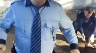 Scene halucinante! Poliţişti din Giuleşti fac grătar şi ascultă muzică lăutărească în timpul serviciului: "O fi bine sau n-o fi bine?" 