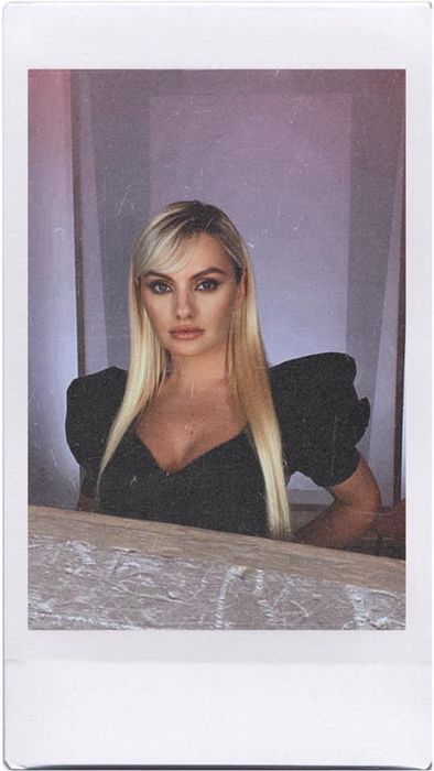 Alexandra Stan, filmată goală în cadă în timp ce cântă o manea celebră! Înregistrarea a devenit virală