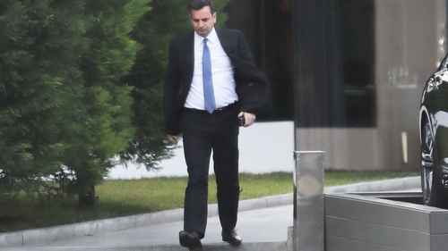 E printre cei mai discreţi CEO din România. El este omul de la care se împrumută milioane de români!