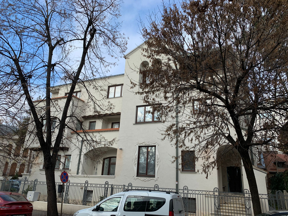Dragoș Pavăl a plătit 5,2 milioane de euro pentru casa de patrimoniu învecinată cu Palatul lui Gigi Becali