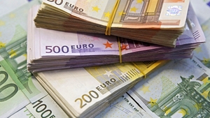 Halucinant! O fetiță de 10 ani din Satu Mare, cercetată după ce ar fi furat 900 de euro din casa vecinilor