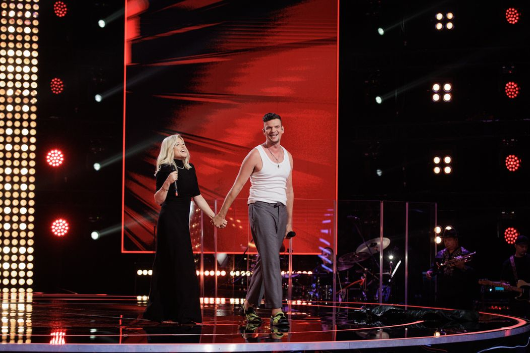 Momentul în care Loredana și Tudor Chirilă se sărută pasional la Vocea României! Reacția fabuloasă a juraților Pro TV. VIDEO
