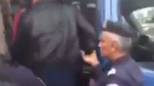 VIDEO - Se întâmplă în România! O minoră de 11 ani, abuzată de poliţie în mijlocul zilei 