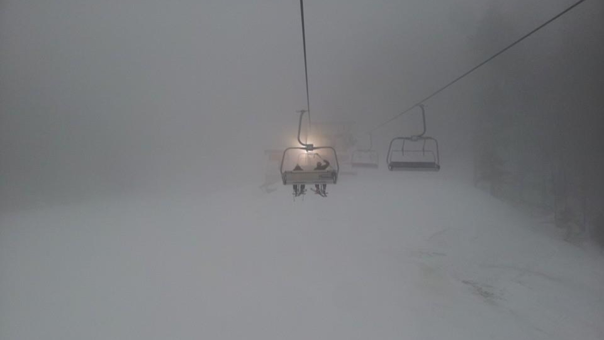 Cât plătește o familie cu doi copii pentru un weekend la Poiana Brașov! Prețurile sunt calculate cu skipass-uri