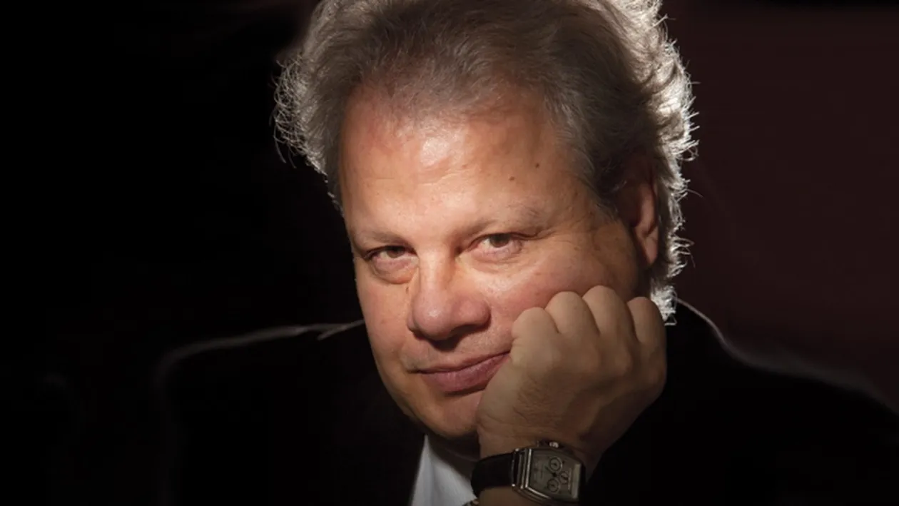 Nu o sa-ti vina sa crezi cum a putut sa iasa pe strada un milionar de la noi! A inceput sa se agite si a fost linistit cu greu !