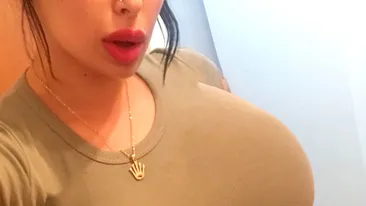 A cheltuit o avere ca să arate precum Kim Kardashian, dar a dat rateu! Bustul i-a distrus viața!