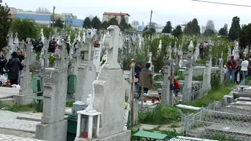 Mormântul unui tânăr de 18 ani, profanat într-o comună din Gorj. Autorii au căutat bunuri de valoare