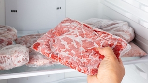Am făcut calculul! Câte săptămâni maximum pot fi păstrate în congelator carnea de pui, de porc sau de vită