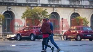 Prima imagine cu bebeluşul lui Laurenţiu Reghecampf cu iubita Corina Caciuc. Indiciu despre numele secret