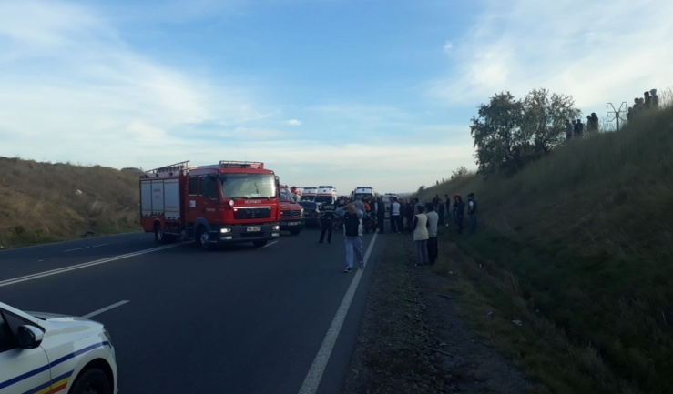 Trei oameni au murit în urma accidentului
FOTO: replicaonline.ro