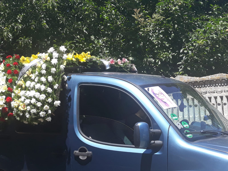 Primele imagini de la înmormântarea tinerei ucise în Bragadiru. Cum au îmbrăcat-o părinții pe Manuela Mustăţea