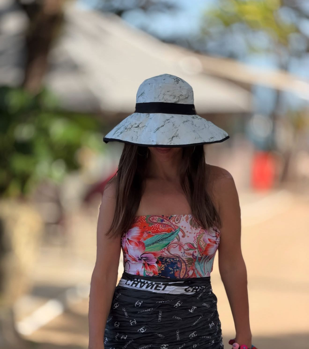 Adela Popescu, cu familia în Thailanda. sursă - social media