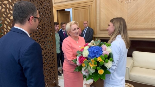 Viorica Dăncilă a venit la Aeroportul Otopeni pentru a o întâmpina pe Simona Halep