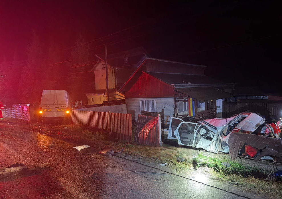 Accident cumplit în Suceava! Un bărbat a intrat cu mașina într-o autoutilitară și a murit pe loc