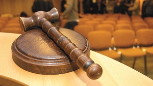 Se licitează sume importante pentru orice! Cu cât s-a vândut o bucată de stofă pătată cu sângele regelui Ludovic al XVI-lea