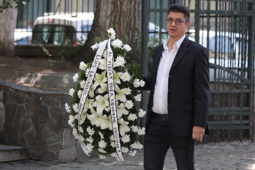 Cu cine şi-a făcut apariţia Luis Lazarus la înmormântarea lui Costin Mărculescu. Mesajul emoţionant: „Prea devreme, Costine”