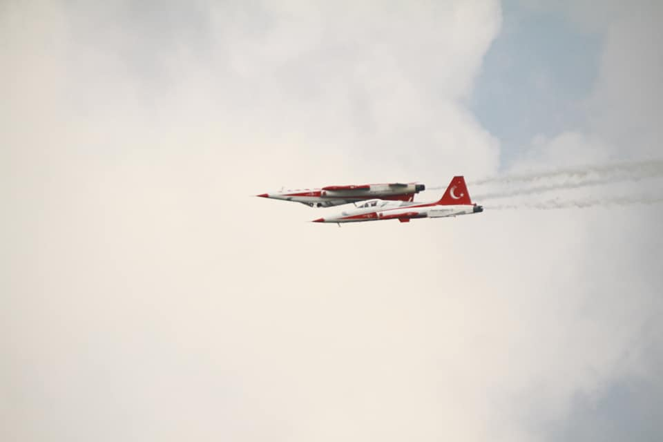 Mii de oameni sunt prezenți la show-ul aerian oferit la BIAS 2018