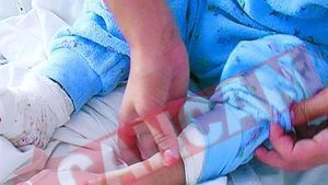 Si-a incendiat copilul in patut