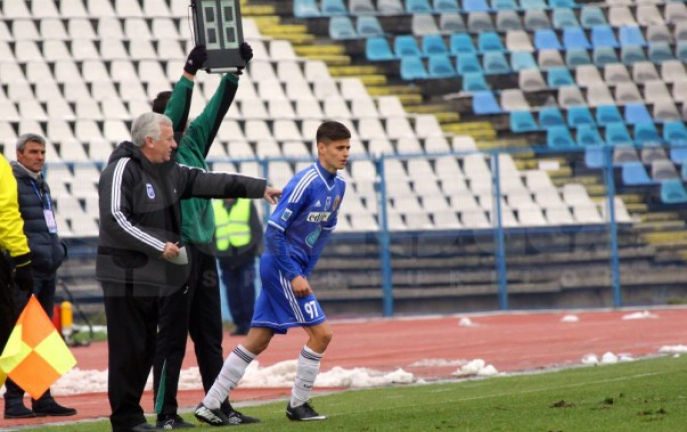 Adrian Mititelu Jr. intră pe teren pentru a evolua pentru FC U