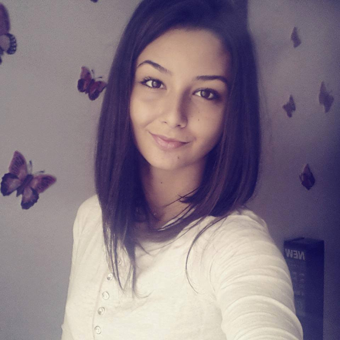 Tânăra olteancă, o elevă și o studentă de 10